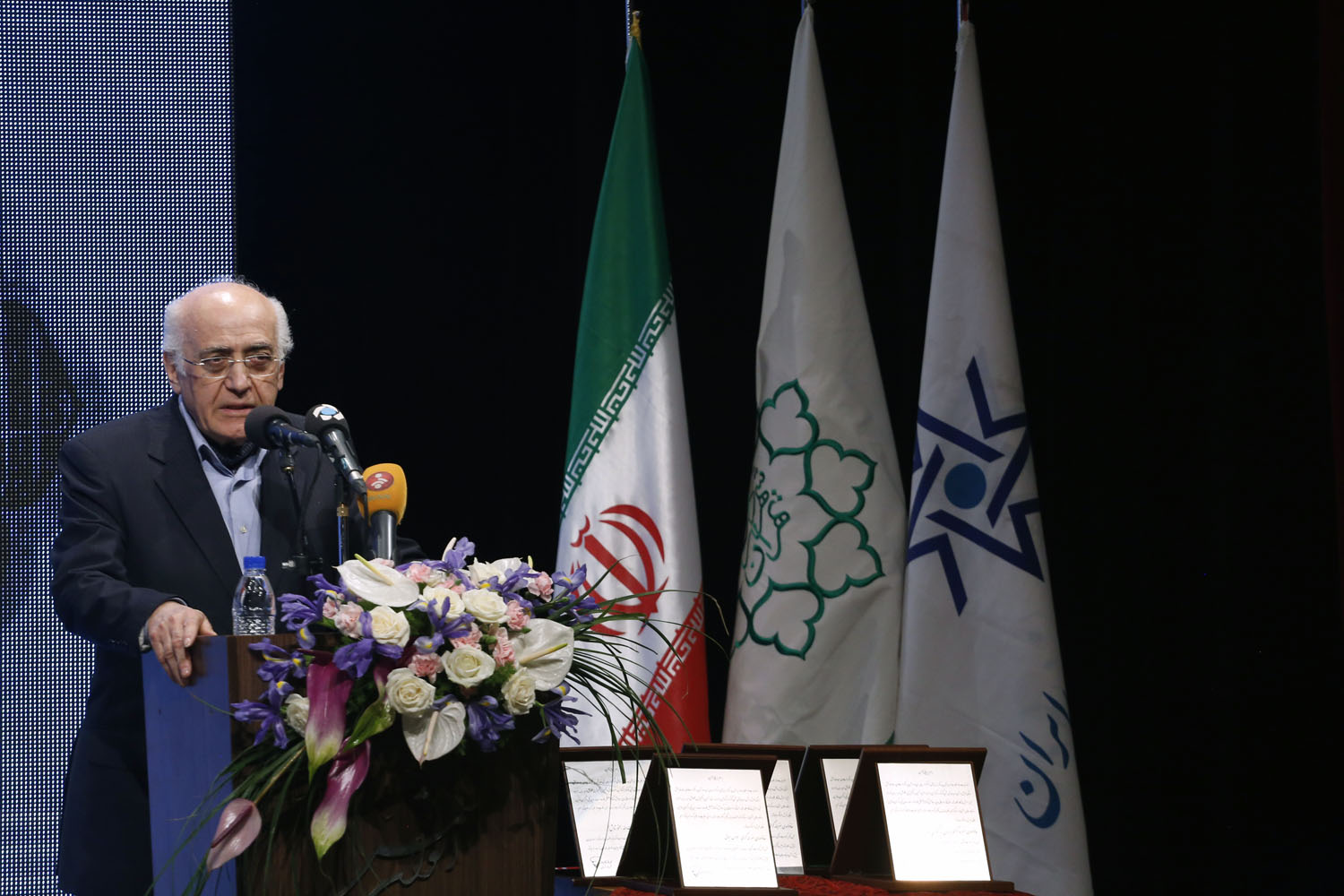 مراسم یادبود هنرمندان درگذشته سال 1395 در تالار ایوان شمس‎